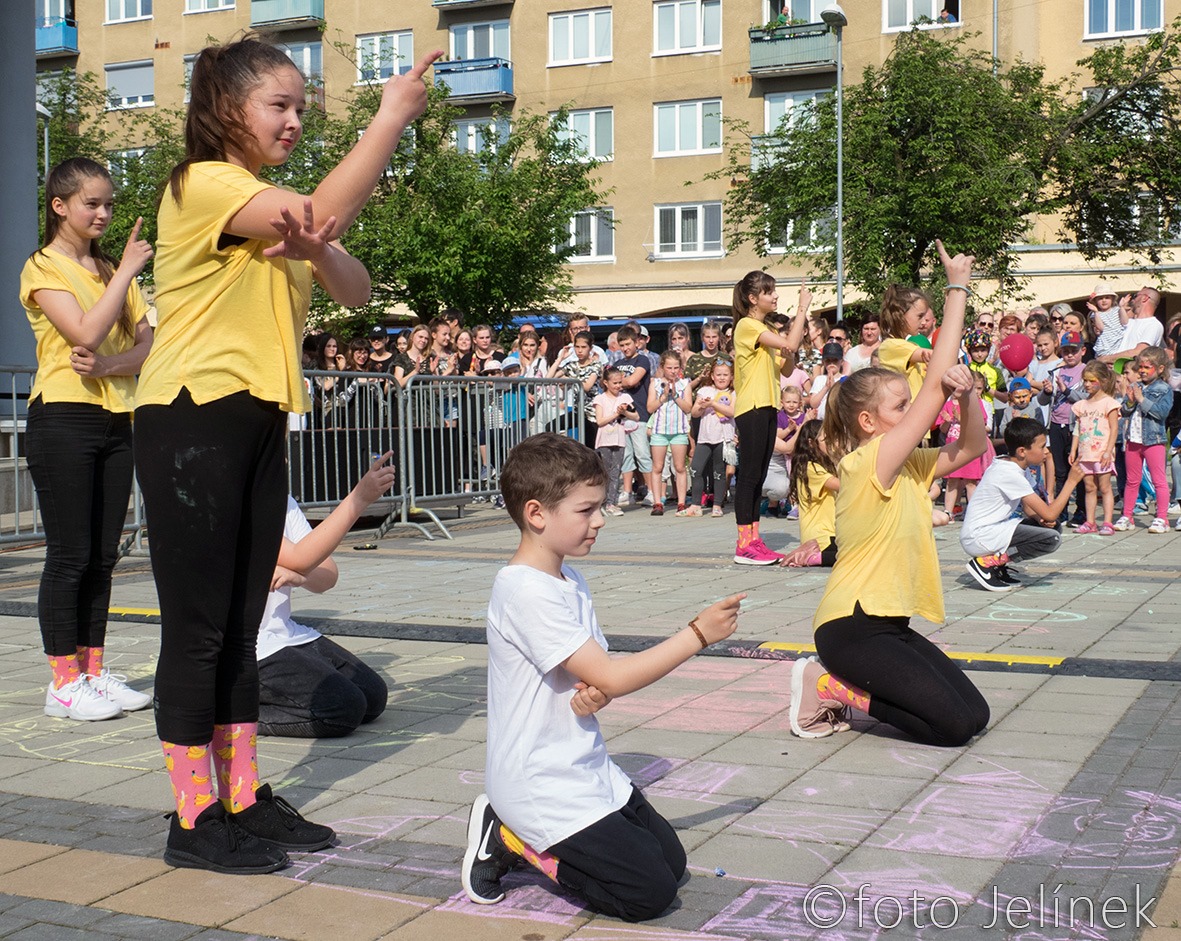 Tancujúce deti na dni mesta